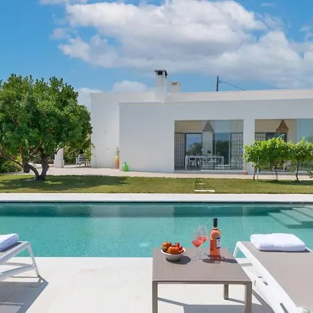 Вилла Lacorte Di Ninetta. Остуни